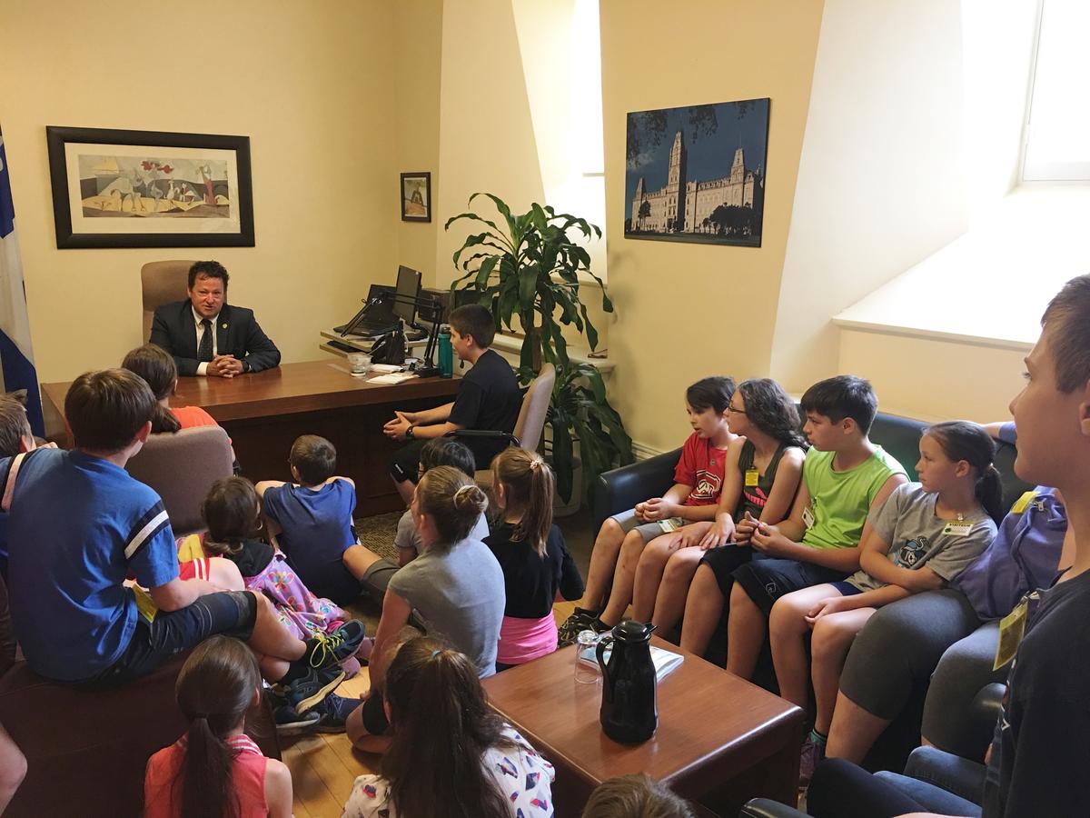 Des jeunes de SainteSophiedeLévrard visitent le Parlement Le