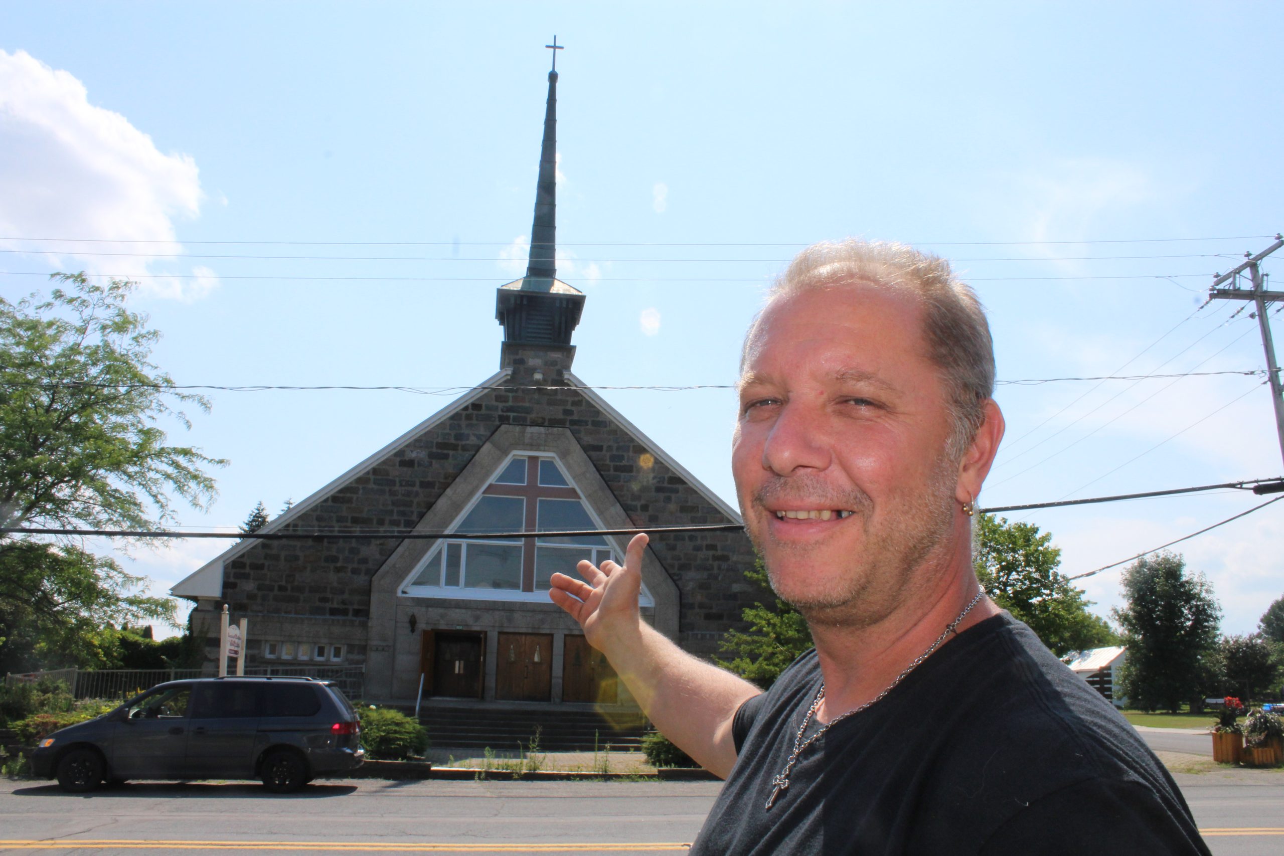 Du «airbrush» dans l'église de SaintZéphirindeCourval Le Courrier Sud