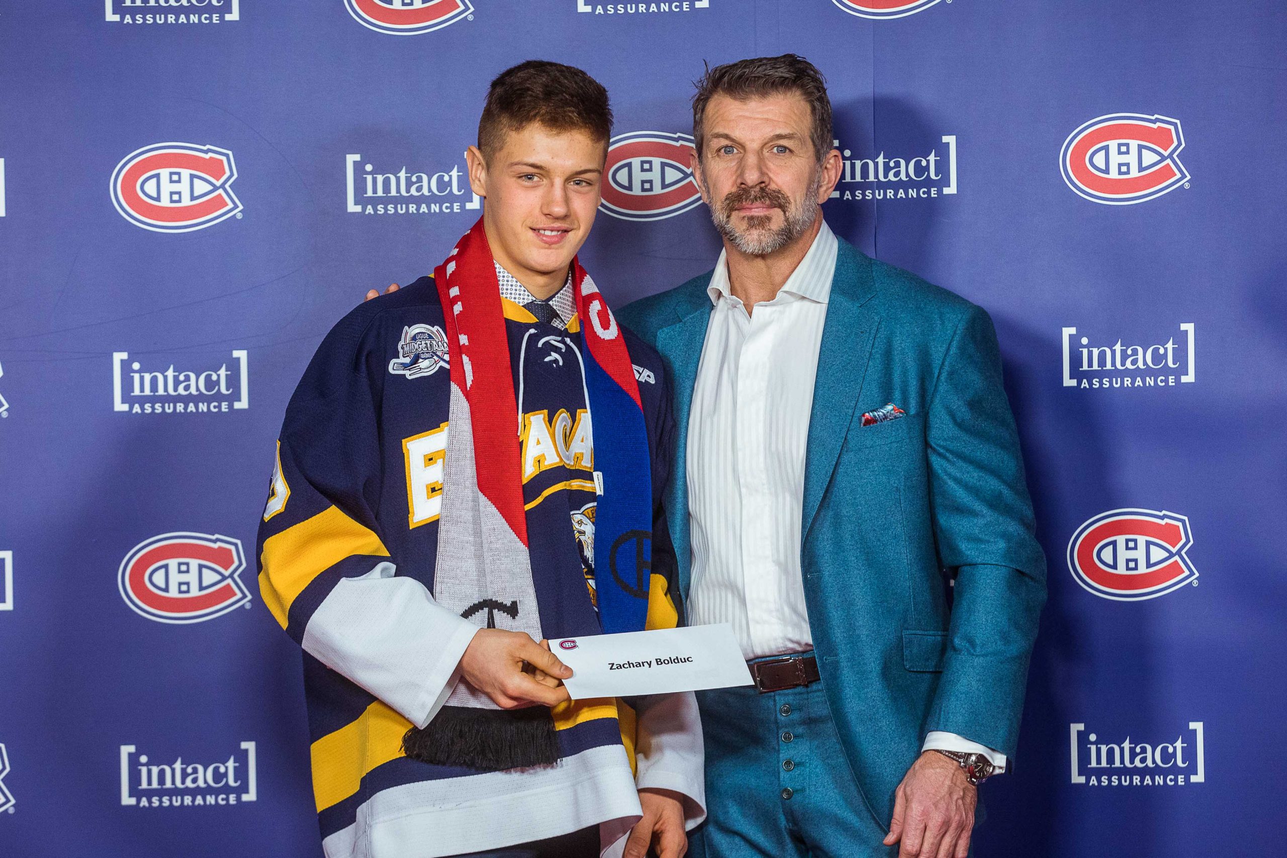 Zachary Bolduc reçoit une bourse des Canadiens Le Courrier Sud