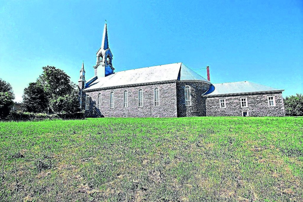 SainteMonique officiellement propriétaire de son église Le Courrier Sud