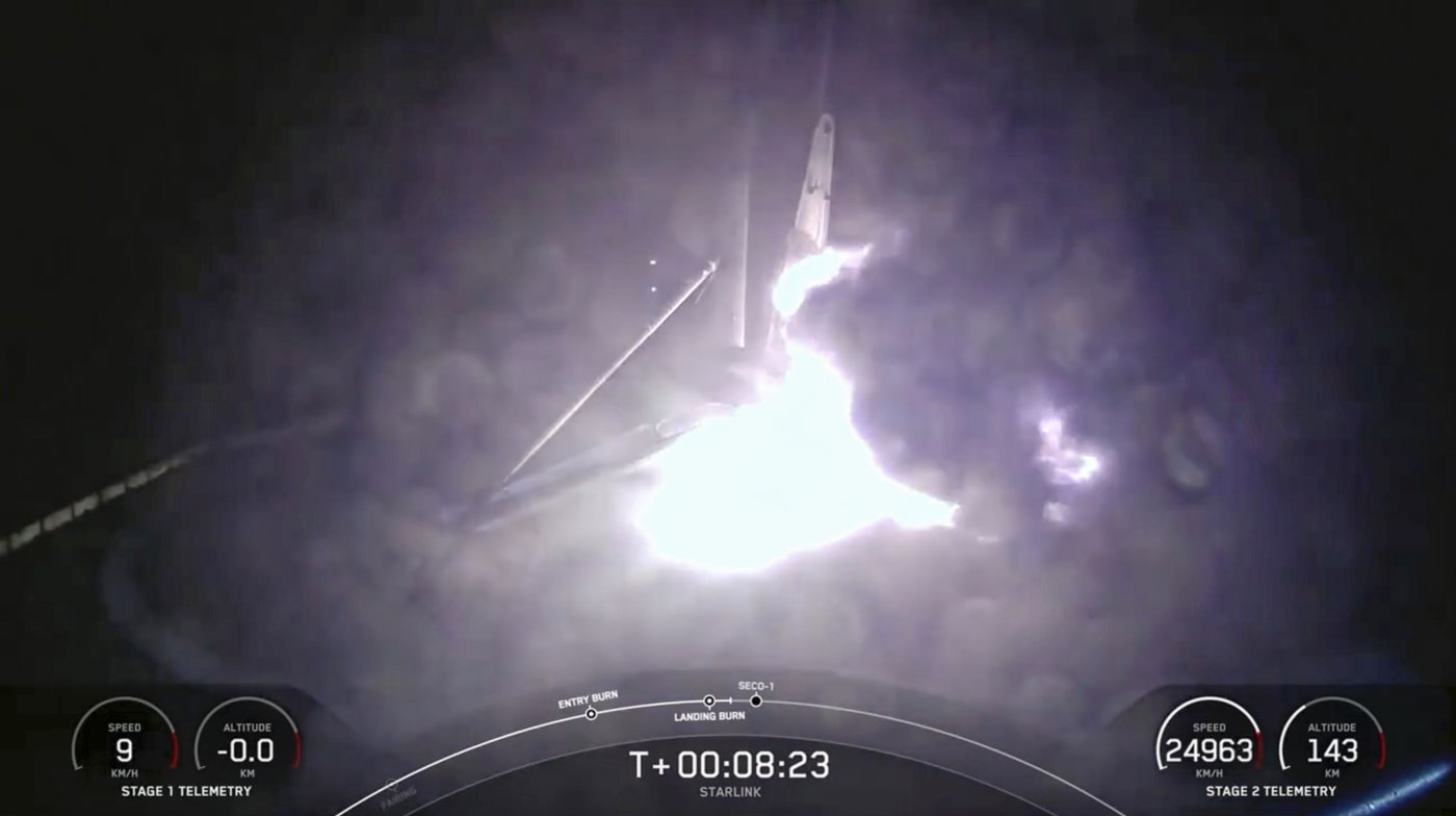 ロケットが着陸時に炎上、FAAがスペースXの運航停止を決定
