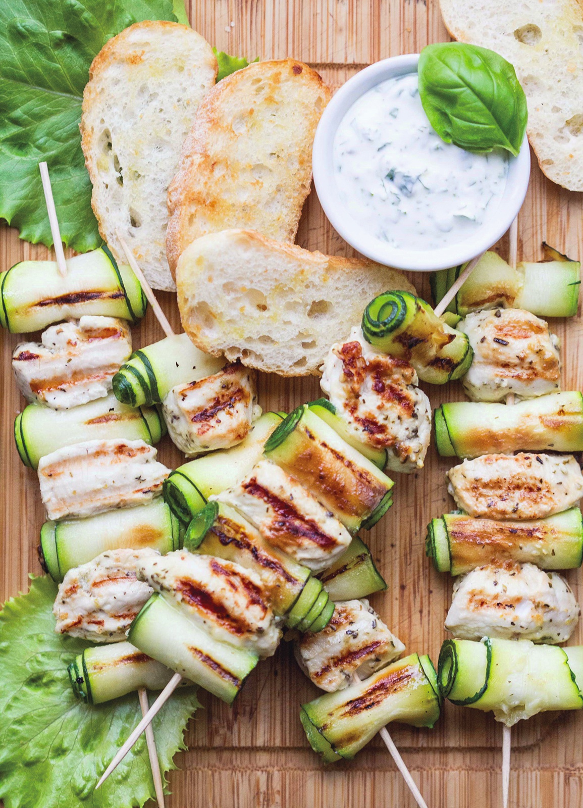 Recette | Brochettes de poulet aux courgettes